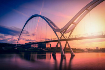 Fotobehang Infinity Bridge bij Zonsondergang