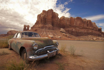 Fotobehang Oude Auto in de Woestijn