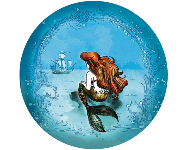 Behangcirkel van Ariel, dromend in haar onderwaterwereld, met vissen en magische zeewiervelden.