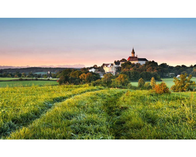 Abdij van Andechs klooster fotobehang, met een schilderachtig uitzicht.