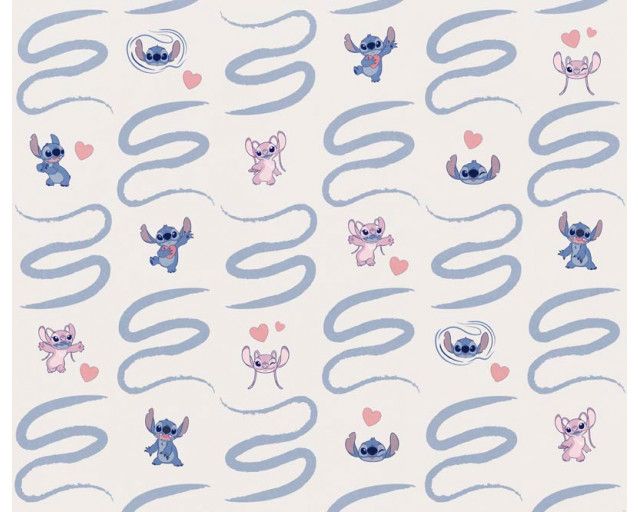 Fotobehang Stitch en Angel spelend op een zachte achtergrond vol liefdevolle details.