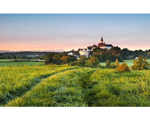 Abdij van Andechs klooster fotobehang, met een schilderachtig uitzicht.