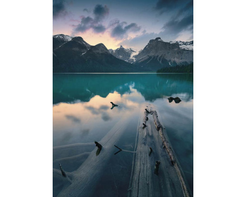 Fotobehang van Emerald Lake in Yoho National Park, met een prachtig uitzicht over het meer.