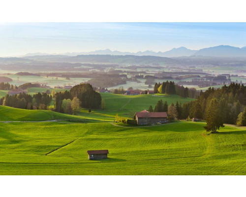 Hemels Beieren landschap met de natuur en bergen van de Alpen.