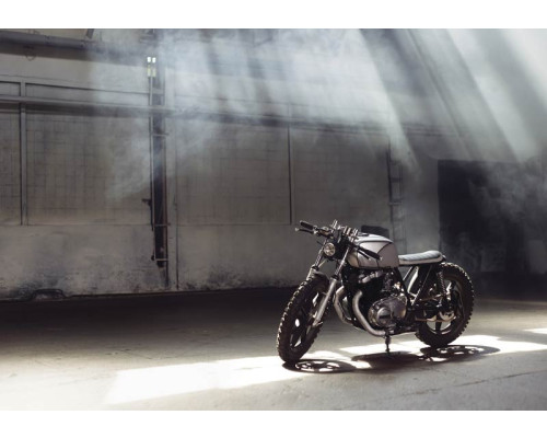 Stoere motor op fotobehang, krachtig en robuust ontwerp.