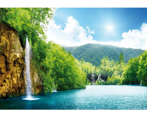 Waterval in een natuurlijk landschap, weergegeven op een fotobehang met bergen en een rivier.