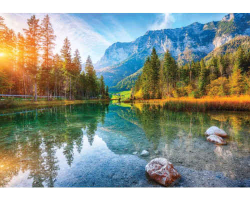 Fotobehang van een serene zonsondergang bij Hintersee, met een schilderachtig bergmeer dat de warme avondkleuren weerspiegelt, omringd door hoge bergen.