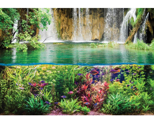 Fotobehang met een waterval in een tropisch regenwoud, waarbij het 3D-effect zorgt voor een indrukwekkende diepte.