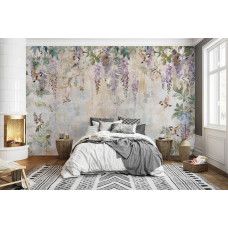 Een fotobehang met blauweregen en vogels in een kunstzinnig ontwerp, passend in een slaapkamer.