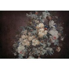Fotobehang bloemen in oude meesterstijl met witte en roze bloemen tegen een donkere achtergrond.