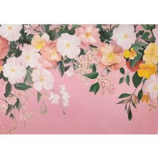 Fotobehang bloemen op roze achtergrond met hangende bloemen in wit, roze en geel op een zachte ondergrond.
