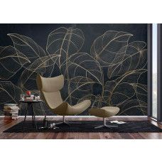 Een fotobehang met botanische bladeren en gouden accenten in een moderne woonkamer, waarbij de tropische plantmotieven en luxueuze goudaccenten een verfijnde en harmonieuze uitstraling creëren.