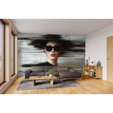 Fotobehang fashion icon met elegante hoed in een woonkamer, waarbij het kunstzinnige design een luxe en modieuze eyecatcher vormt.