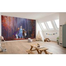 Een fotobehang van Disney’s Frozen met een herfstbos in het koninkrijk, zichtbaar in een kinderkamer.