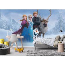 Fotobehang Frozen in een kinderkamer met Anna, Elsa en Olaf in de sneeuw.
