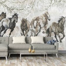 Fotobehang galopperende paarden aquarel in een huiskamer, waar de zachte tinten een rustige en artistieke sfeer creëren.