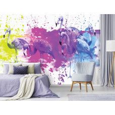 Een fotobehang van geschilderde flamingo's in een ontspannen slaapkameromgeving.