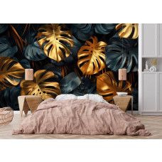 Fotobehang met luxe jungle ontwerp en gouden monstera bladeren in de slaapkamer.