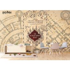 Een fotobehang met Harry Potter Marauder’s Map - Sluipwegwijzer in de woonkamer, waarbij de sierlijke details en mysterieuze aanwijzingen een betoverend en dromerig decor vormen.