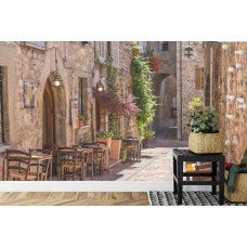 Een fotobehang met een rustieke straat in Rovinj, Kroatiė, afgebeeld in een middeleeuws design.