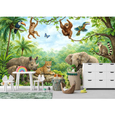 Fotobehang jungle dieren in een speelkamer met kleurrijke dieren en exotische planten in een vrolijke jungle setting.