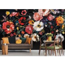 Fotobehang klassiek bloemenboeket in woonkamer met rijke kleuren en klassieke uitstraling.