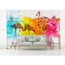 Een fotobehang van kleurrijke flamingo's in een woonkamer met een moderne uitstraling.