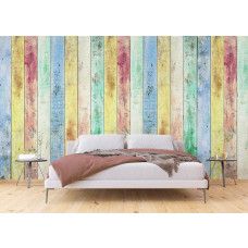 Een slaapkamer met een fotobehang van kleurrijke houten panelen in een retro stijl.