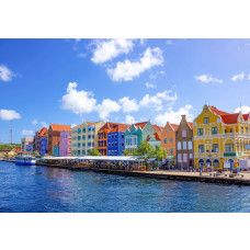 Fotobehang met de kleurrijke huizen van Willemstad op Curaçao.