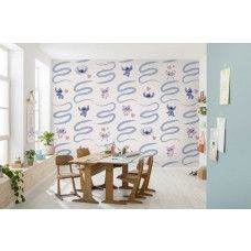 In de kinderkamer brengt het fotobehang met Stitch en Angel een vrolijke en zorgzame uitstraling.