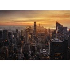 Fotobehang met een magische zonsondergang boven de wolkenkrabbers van de New York skyline.