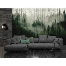 Een fotobehang van een mistig bos op houten planken met natuur en bomen te zien in de slaapkamer en woonkamer.