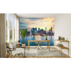 Fotobehang New York skyline bij zonsondergang in kantoor met moderne stad en reflectie in water.