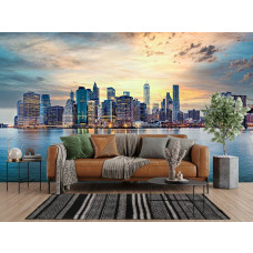 Fotobehang New York bij zonsondergang panorama in woonkamer met warme kleuren en reflecterend wateroppervlak.