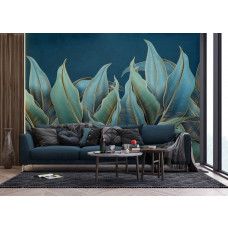 Een fotobehang met palmbladeren en gouden accenten in een moderne woonkamer, waarbij de combinatie van luxueuze groen- en goudtinten een exclusieve en sfeervolle uitstraling geeft.