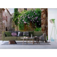 Een fotobehang van een patio tuin in Peratallada in een woonkamer met Airtex.