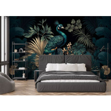 Donker botanisch fotobehang met pauw toegepast in een rustige slaapkamer.