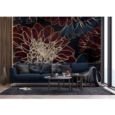 Een fotobehang met een rijke compositie in de woonkamer, waar de imposante bloem en warme goudtinten een elegante en sfeervolle ambiance creëren.