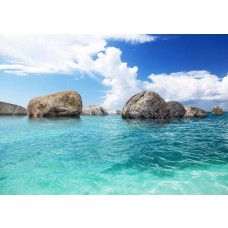 Een fotobehang van rotsen in de zee, blauw.