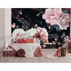 Een slaapkamer met een fotobehang met schilderachtige bloemen op een zwarte achtergrond.