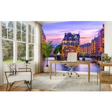 Fotobehang Speicherstadt Hamburg bij Avondlicht in het kantoor met dieptewerking door bruggen en water.