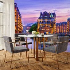 Fotobehang Speicherstadt Hamburg bij Avondlicht in de keuken met verlichte pakhuizen en warm stadslicht.