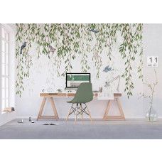 Een fotobehang van takken met bladeren en vogels in een kantoor.