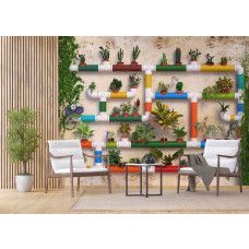 Een fotobehang van tuinplanten op een waterleidingmuur, dat een unieke en stijlvolle uitstraling biedt voor een bedrijfsruimte.