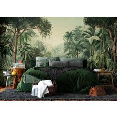 Een fotobehang met een watercolor jungle in de slaapkamer, waarin de verfijnde penseelstreken en tropische planten een dromerige en ontspannen ambiance geven.