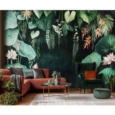 Fotobehang met tropische waterplanten en waterlelies aan de muur van een sfeervolle woonkamer.