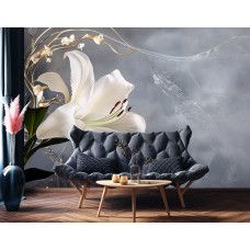 Fotobehang met een witte lelie en gouden accenten in een stijlvolle woonkamer.