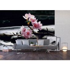 Een fotobehang van zenstenen en kersenbloesem in een woonkamer met vliesbehang.