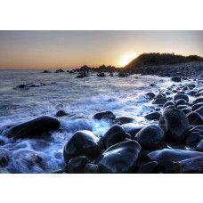 Een fotobehang van een zonsopgang bij het kiezelstrand van Forster Zee.