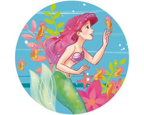 Behangcirkel van Ariel en zeepaardjes uit De Kleine Zeemeermin, vrolijk zwemmend in een helderblauwe oceaan.